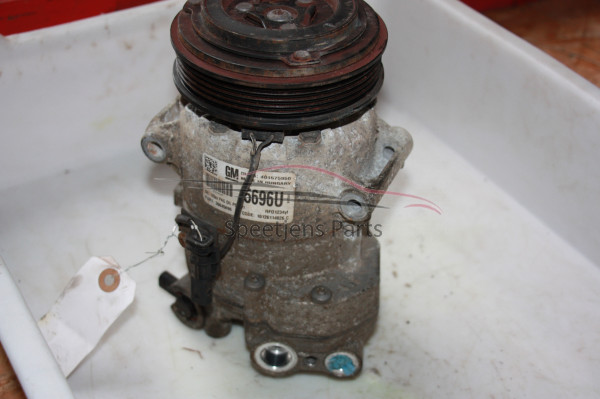 Meriva B air conditioning pump 39045696